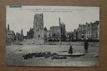 Ansichtskarte AK Arras 1915 zerstörte Häuser nach Bombardierung Beffroi Rathaus Ruinen Weltkrieg Ortsansicht Frankreich France 62 Pas de Calais